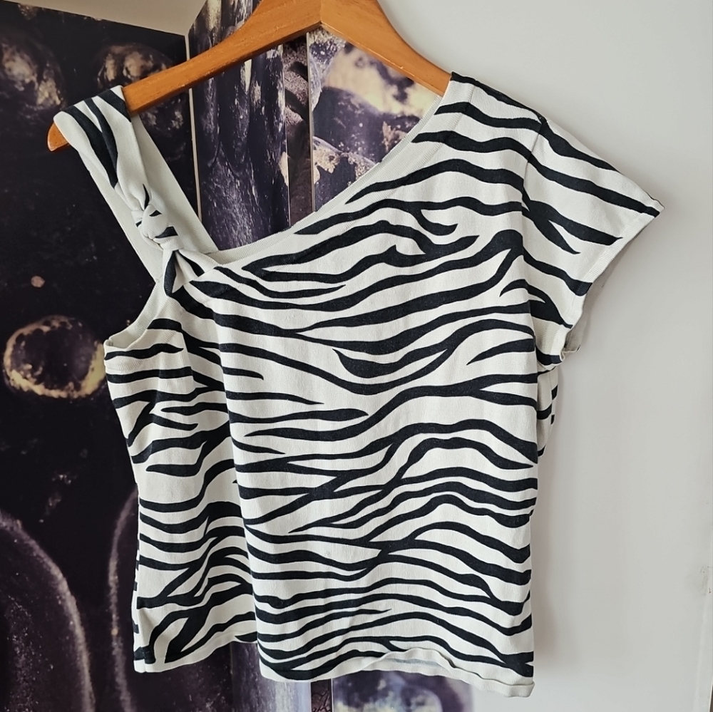 IRKA Size XL Silk Cotton Asymmetric Neck One Sleeve Animal Print Blouse‎ Top
